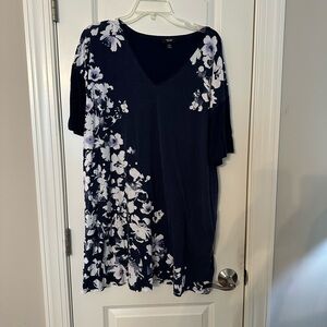 Simply Vera Vera Wang Blue and and White Preloved Nightgown